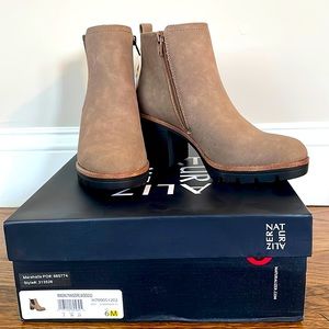 Brand new Naturalizer Madalynn Gore, size 6